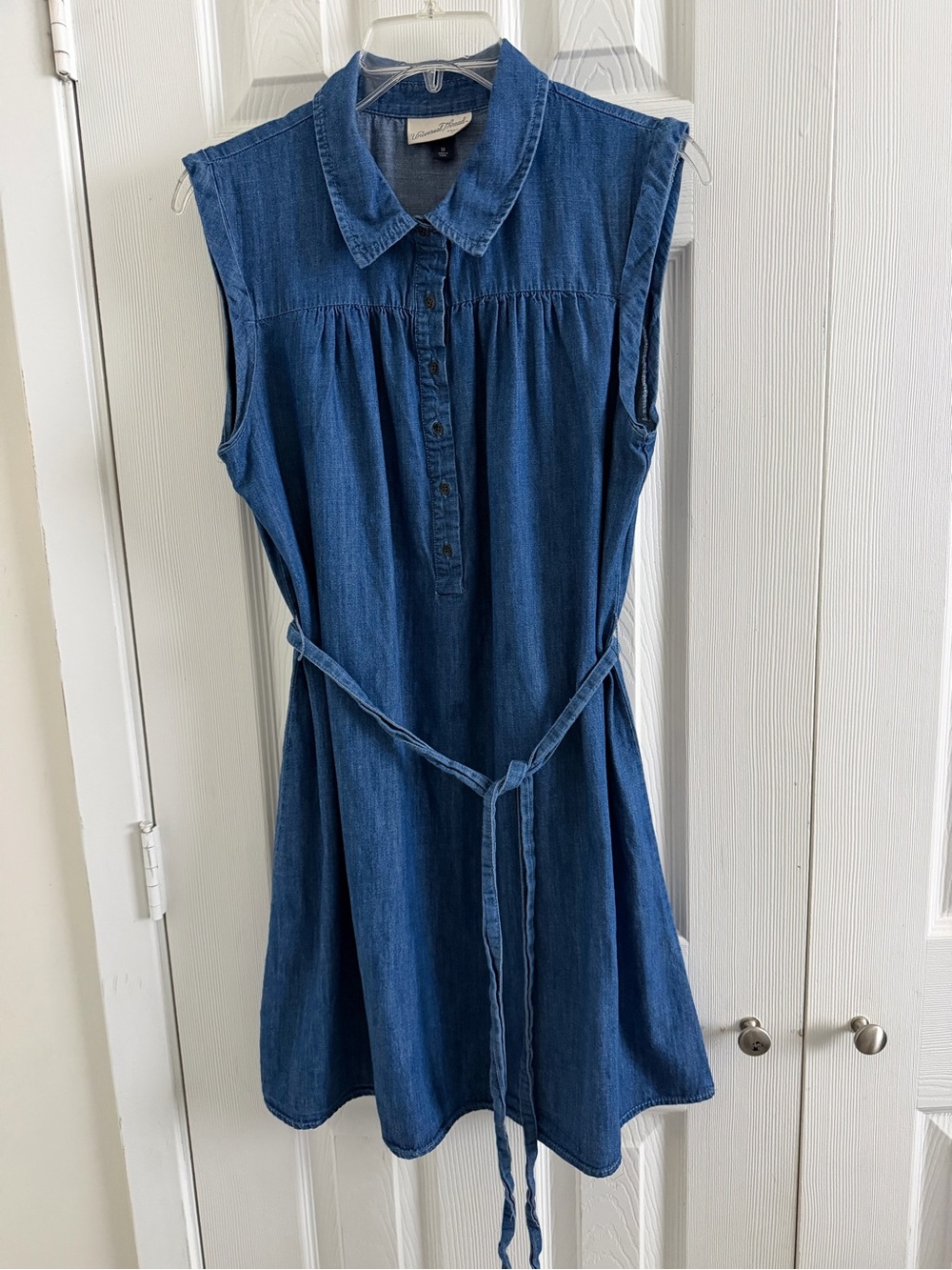 Universal Thread Denim Button-Front Sleeveless Dress in Blue - Picture 2 of 8